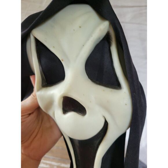 vintage Fun world scream ghost face mask Halloween face stamped - Picture 3 of 7